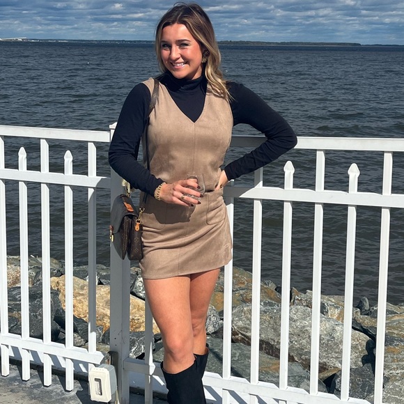 Meet your Posher, Leah - Picture 1 of 1